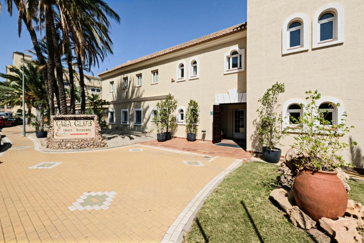Hotel Envia Almeria Spa & Golf Aguadulce  Exterior photo The main entrance of the school